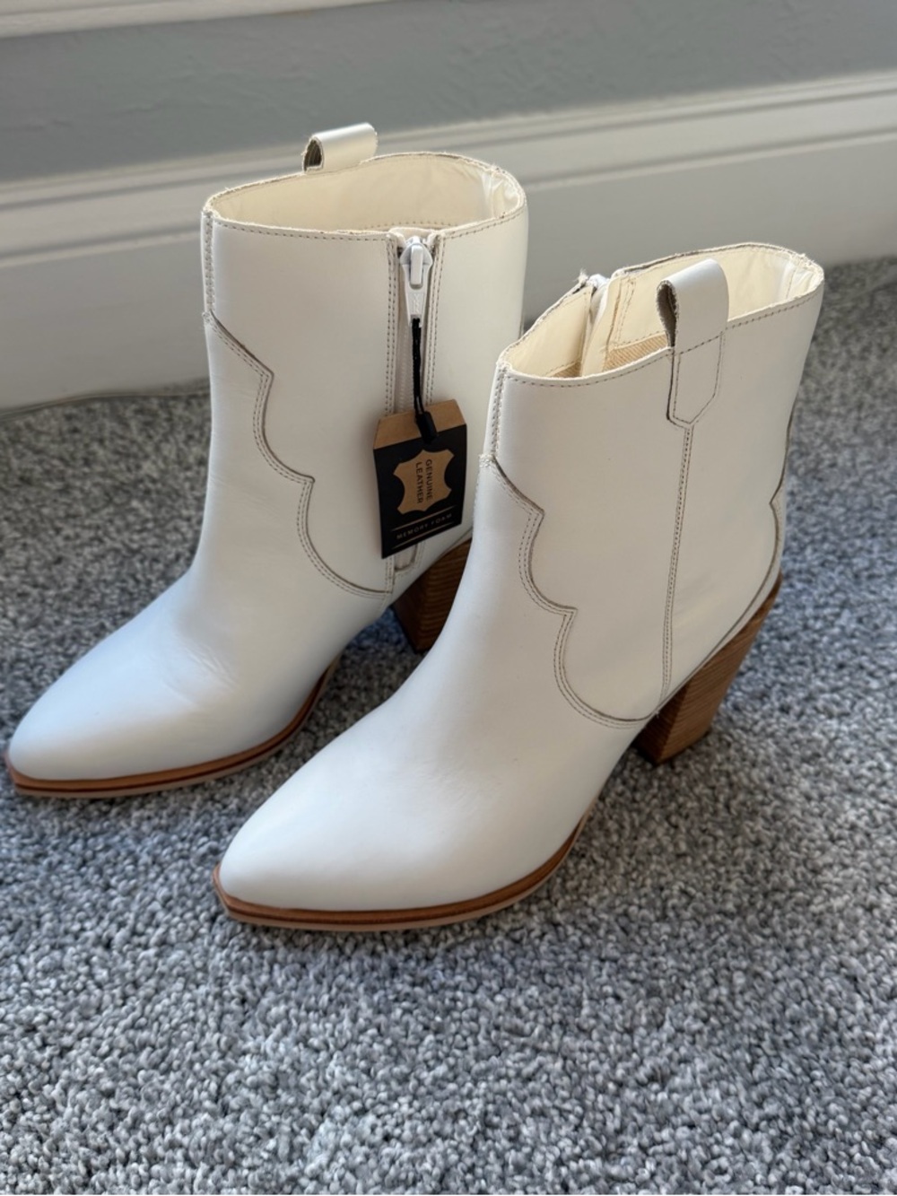 NWT Women's White Leather Western Ankle Boots